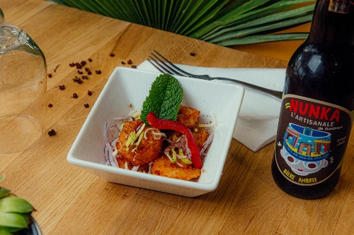 Crevettes panées et bières artisanales servies au restaurant Bondi